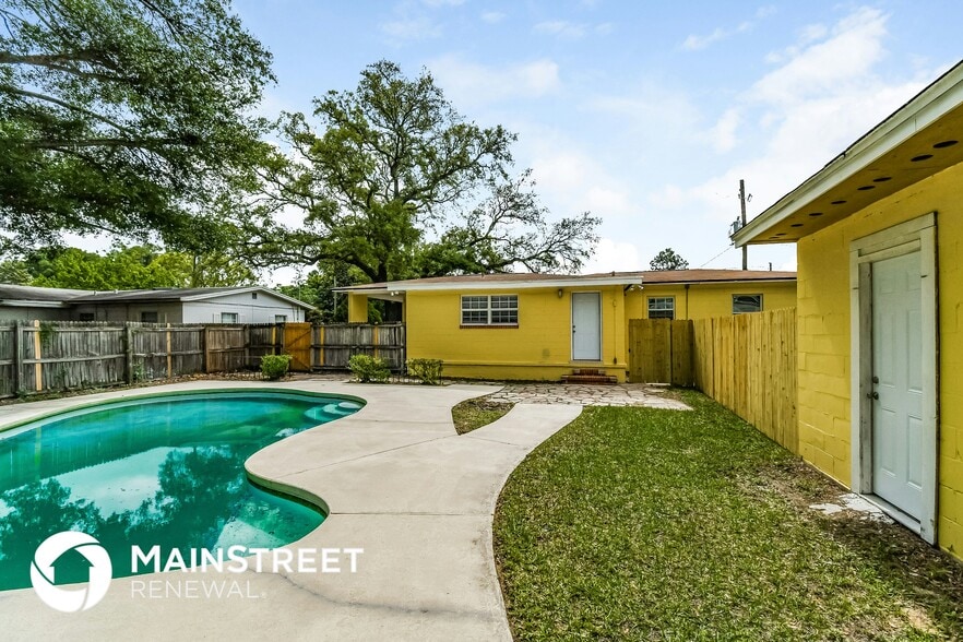 Building Photo - 4020 Angol Pl