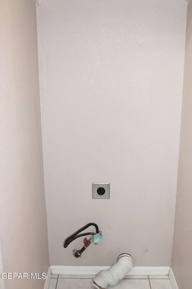 Building Photo - 221 Cloud Song E