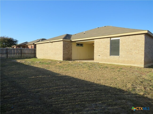 Building Photo - 3908 Fieldcrest Dr