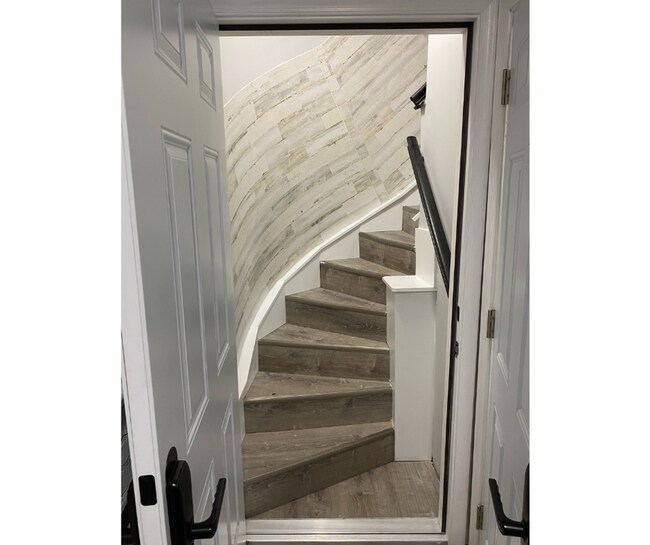 Building Photo - 210 N Mount St