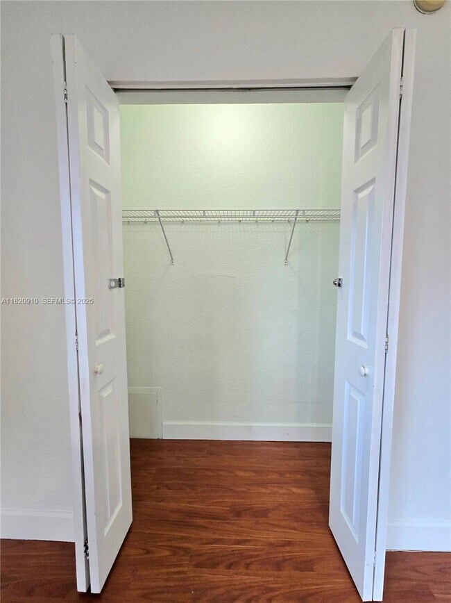 Building Photo - 1152 99th St