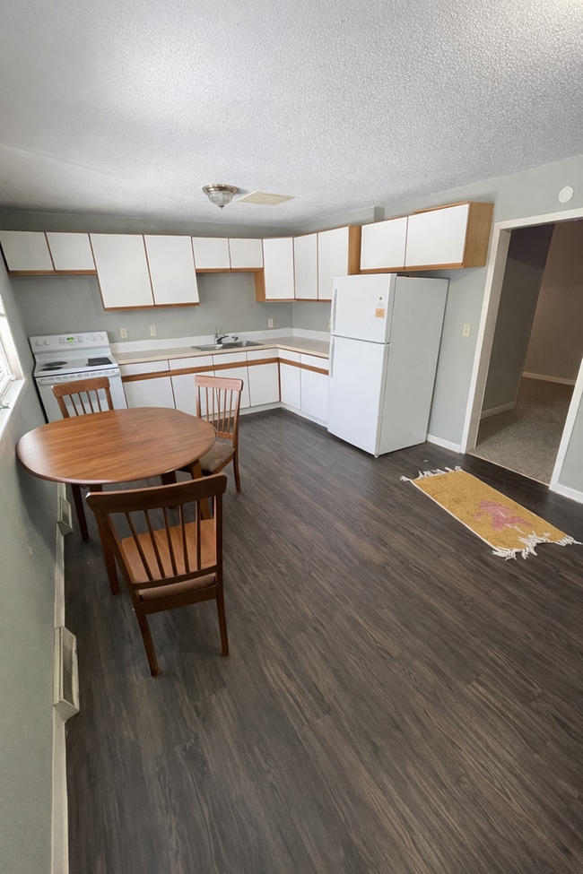 Building Photo - AVAILABLE JUNE 1ST 2026 - 4 bed, 2 bath home available! $250 Off First Months Rent!