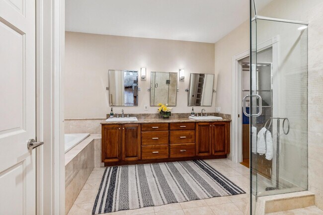 Building Photo - 3301 NE 16th St