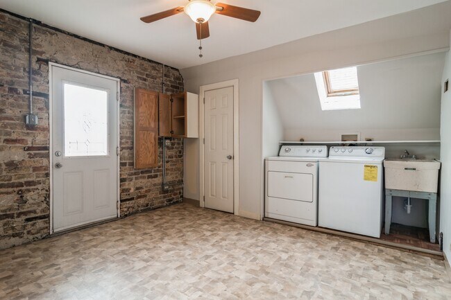 Building Photo - 1823 W Thomas St