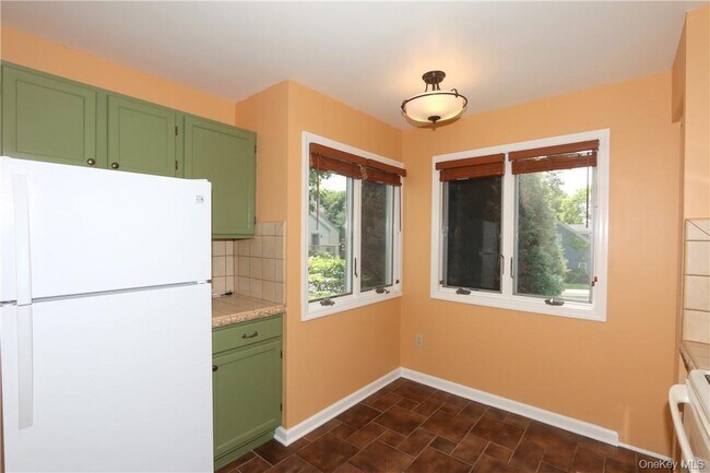 Building Photo - 218 Stoneway Ln