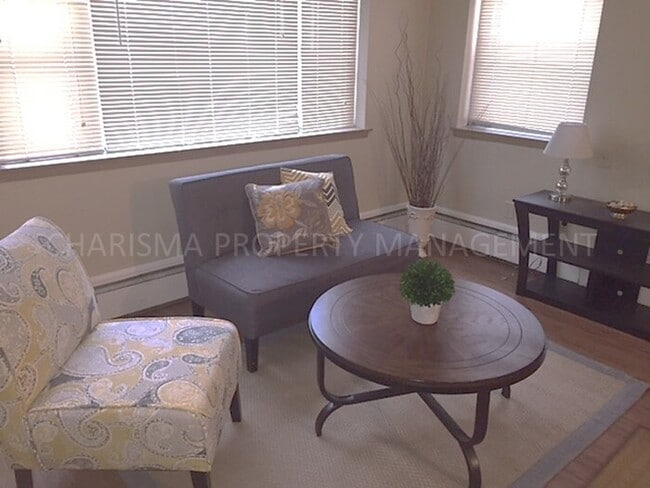 Building Photo - 700 S Summit Ave