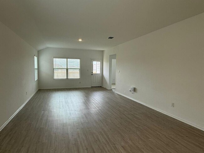 Building Photo - 125 Sormonne Lp