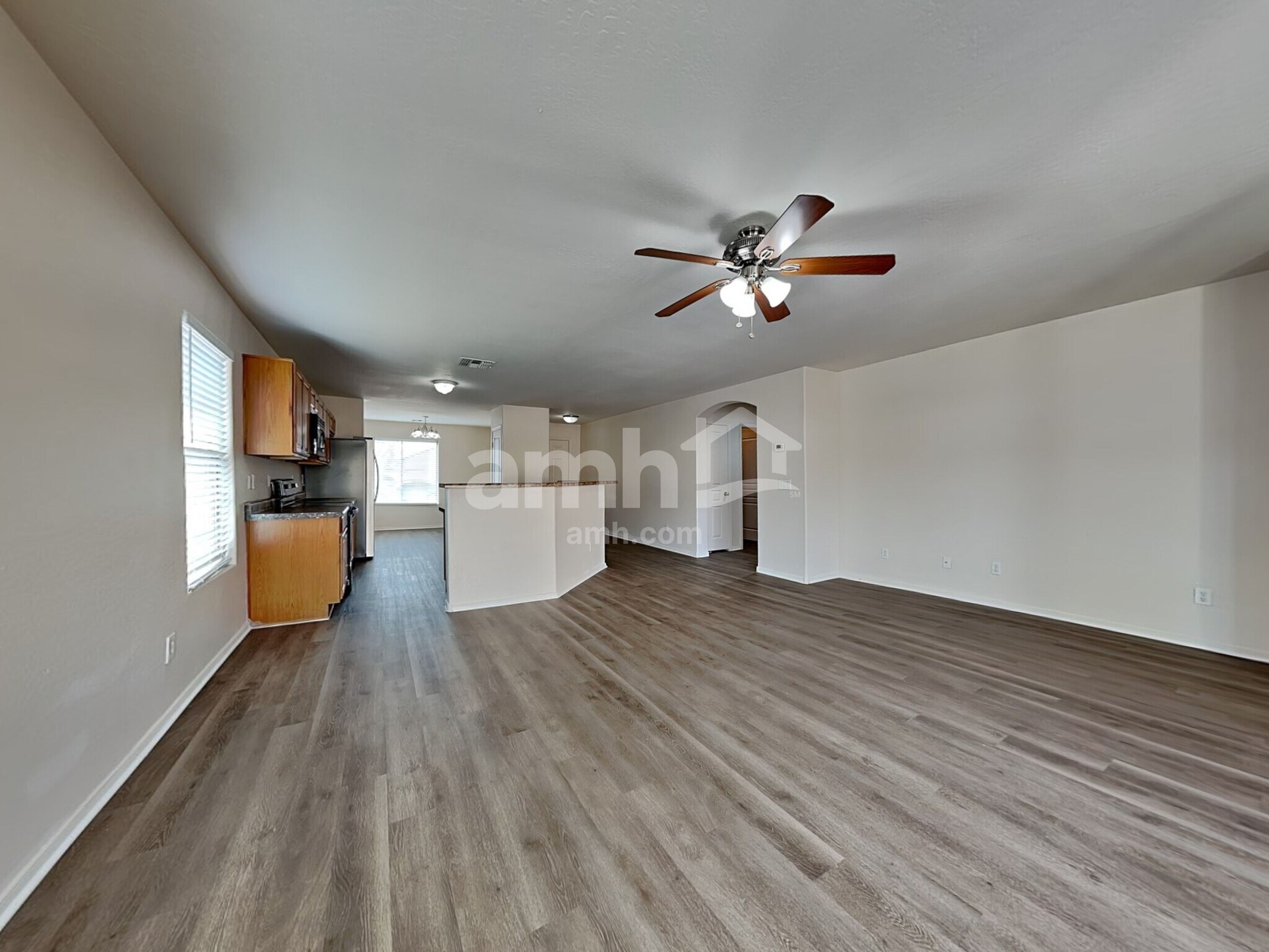 Building Photo - 11210 W Rio Vista Ln