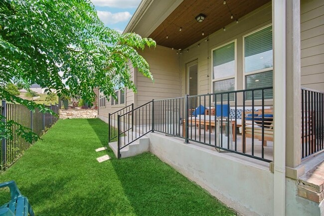 Building Photo - 134 Summer Square Dr