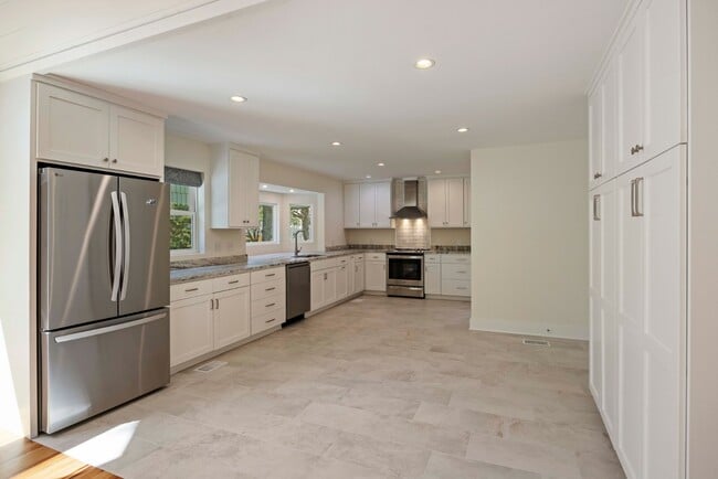 Building Photo - 137 Sparrow Dr