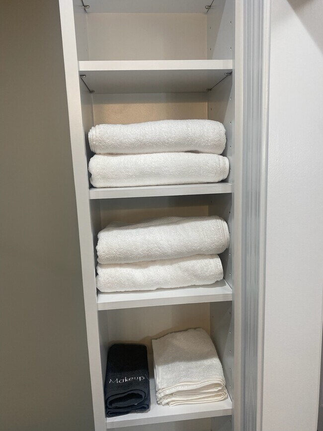 Building Photo - 805 Highland Ave