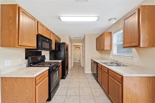 Building Photo - 909 Remington Dr