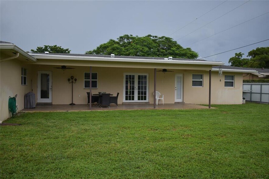 Building Photo - 7340 NW 11th Ct