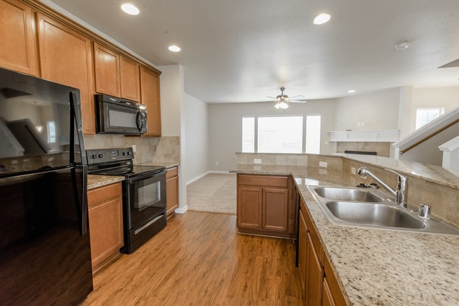 Building Photo - Wynstone Townhomes