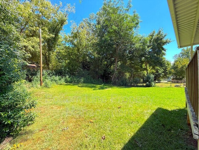 Building Photo - 612 Dundeen Dr