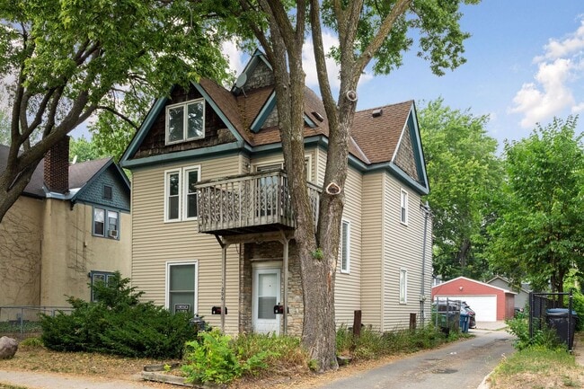 Building Photo - 206 E 27th St