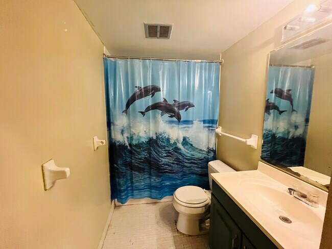 Building Photo - 4160 Inverrary Dr