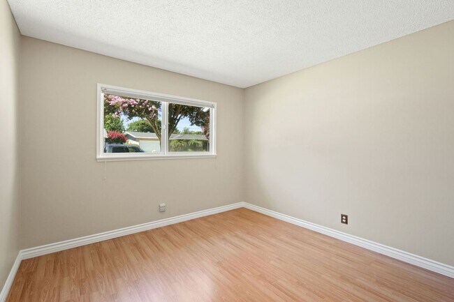 Building Photo - 3534 Hearst Dr
