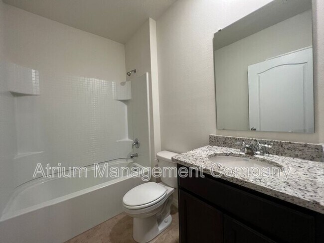 Building Photo - 2711 Rowan St