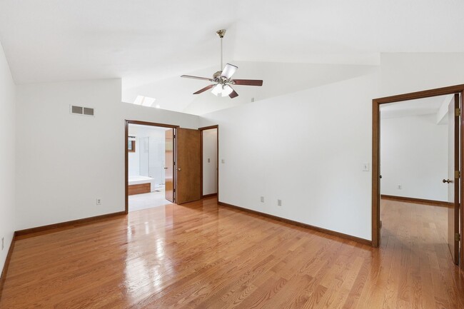 Building Photo - 7666 Windwood Dr