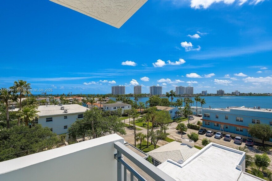 Primary Photo - 2200 Bay Dr