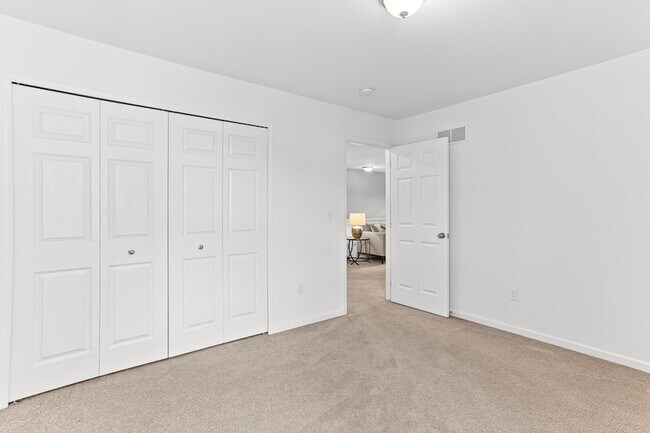 Building Photo - 286 Springview St