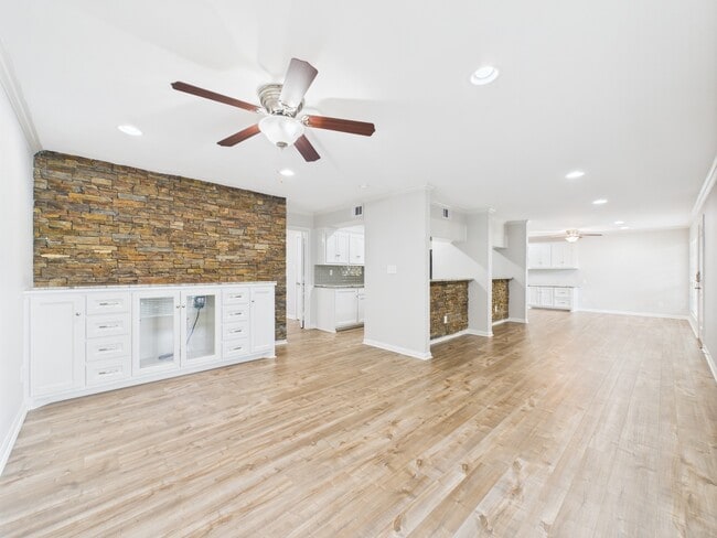 Primary Photo - 5333 Richmond Ave.