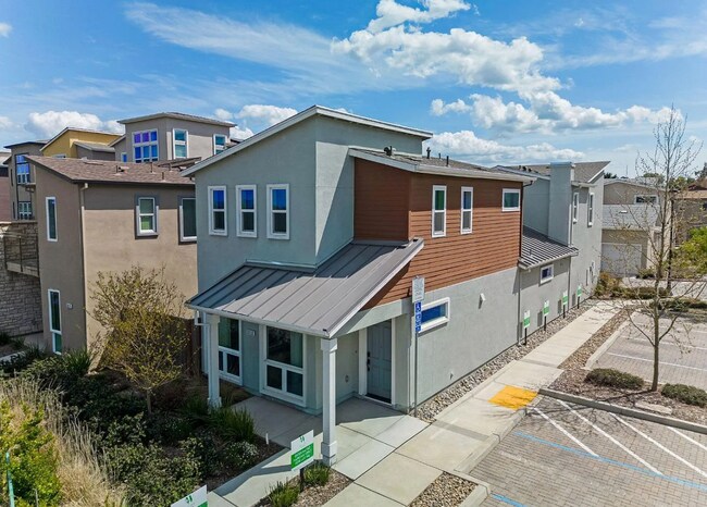 Building Photo - 3 bedroom | 3.5 bathroom | Davis Single Fa...