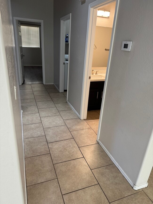 Building Photo - 8712 W Hammond Ln