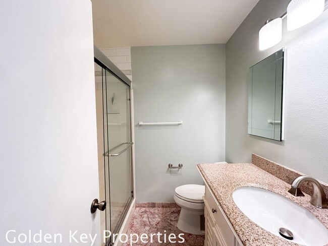 Building Photo - Welcome to this charming 2-bedroom, 2-bathroom downstairs end unit in Alta Mira in Carlsbad!!