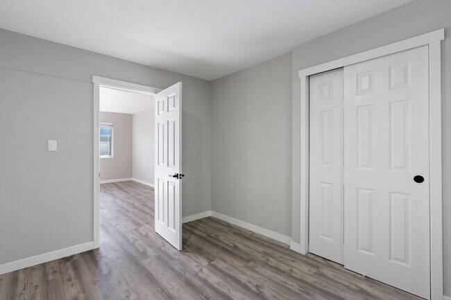 Building Photo - Beautifully remodeled 3BR in Gresham. 1/2 off first months rent!