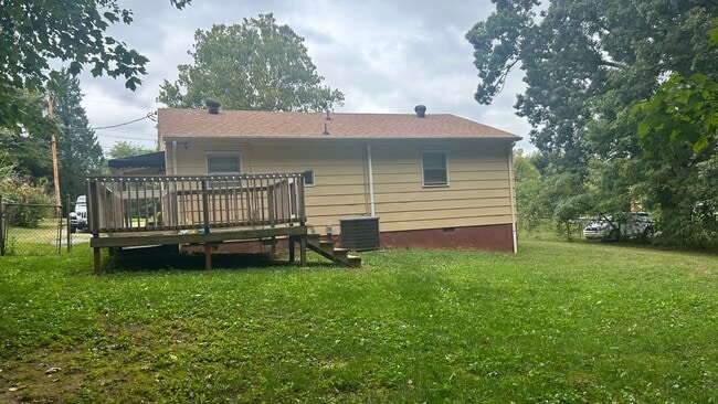 Building Photo - One Level House in Madison Heights