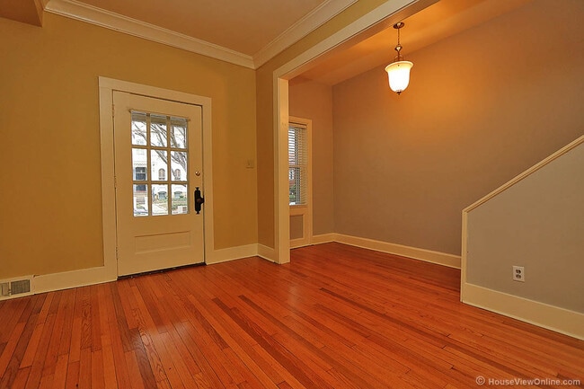 Building Photo - Three Story House Close to SEMO - June 2026- May 2027 Lease