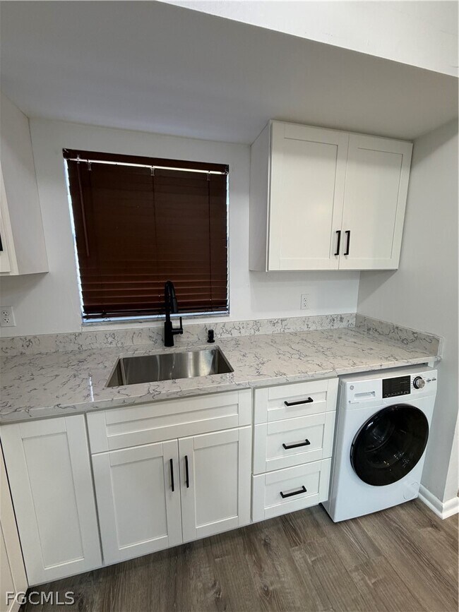 Building Photo - 606 SE 6th St