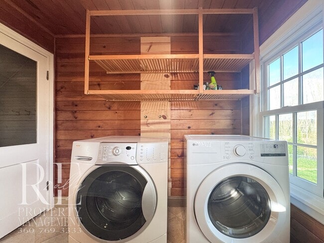 Building Photo - 50% OFF FIRST MONTHS RENT!! Timeless Vintage Home with Bonus Office, Expansive Yard & A/C