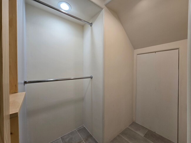 Building Photo - 76 E Wildflower Dr