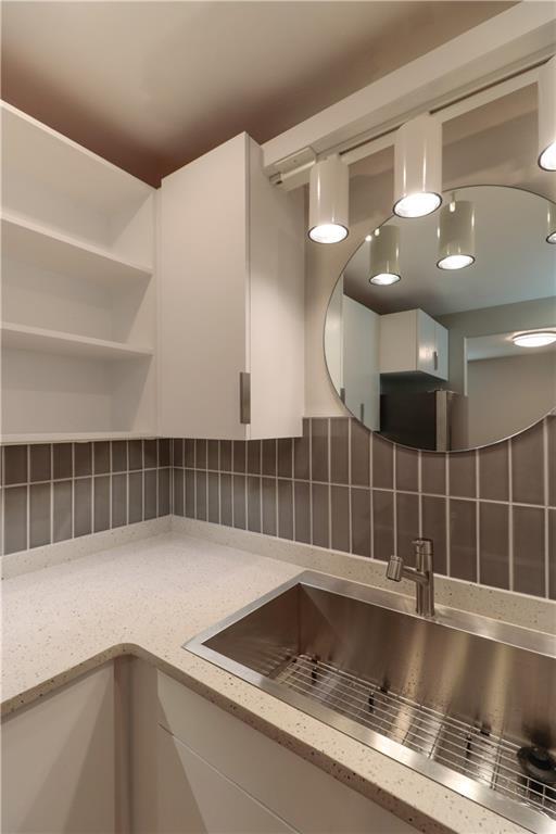 Building Photo - 811 N Pleasant St