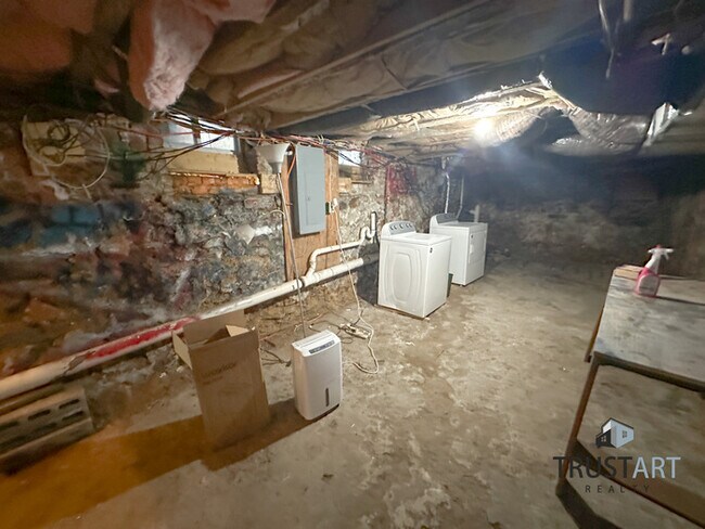 Building Photo - 8 bedroom house in North Central Philadelp...