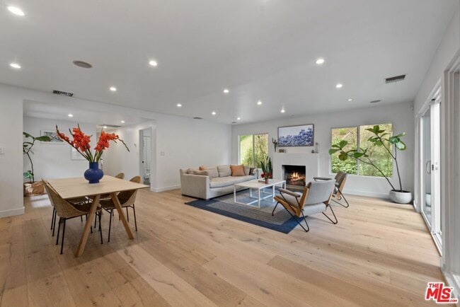 Building Photo - 3520 Mandeville Canyon Rd