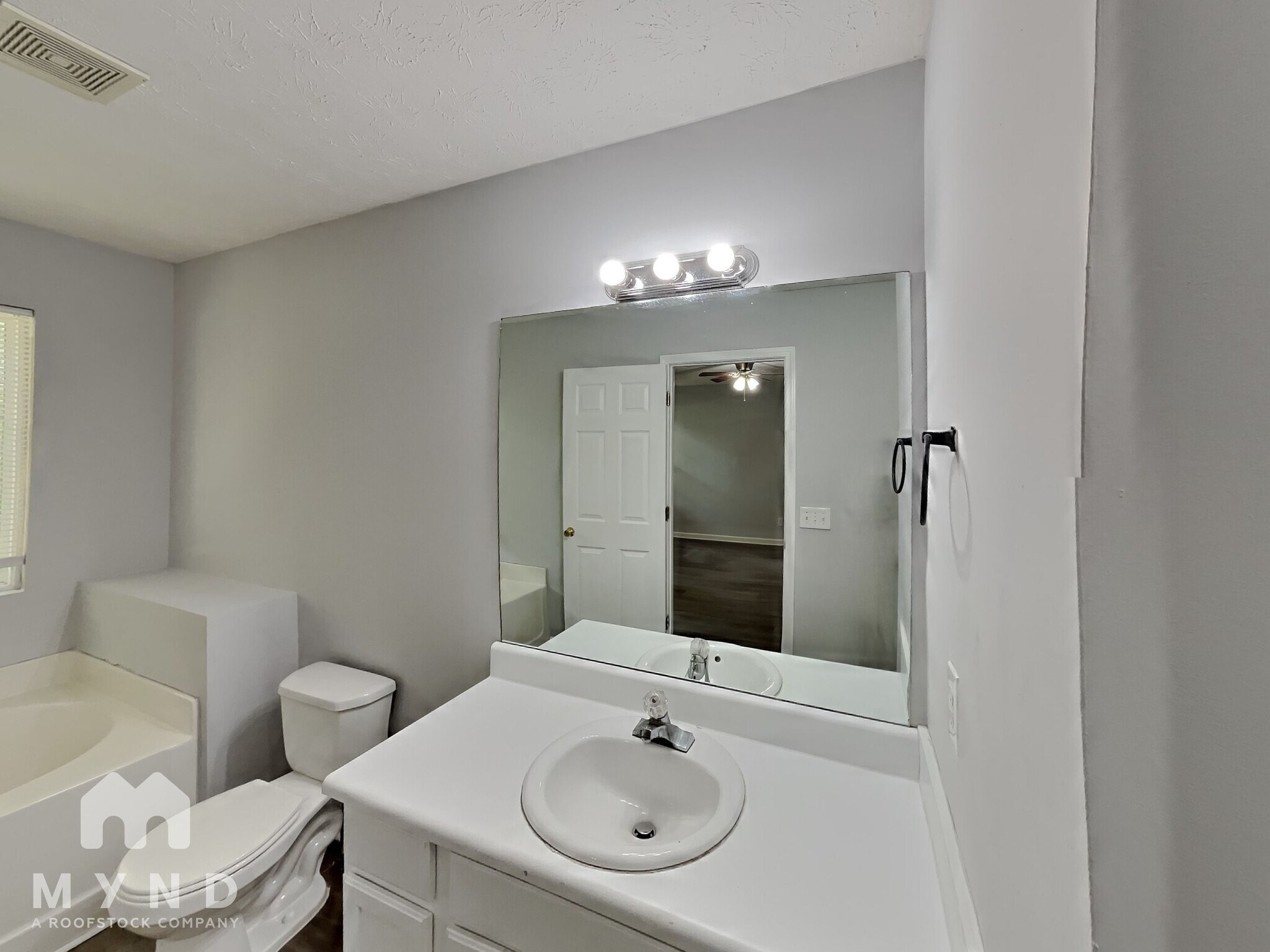 Building Photo - 5106 Bird Rd