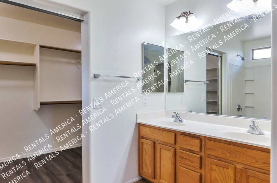 Building Photo - 60191 Verde Vista Ct