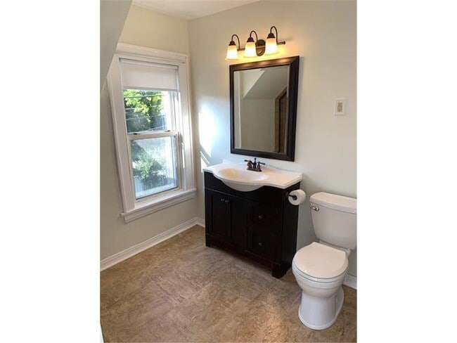 Building Photo - 522 View St