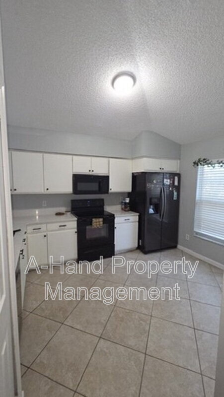 Building Photo - 2527 Chatham Cir