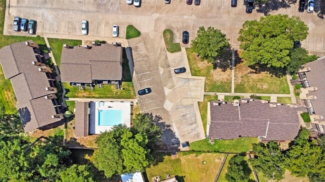 Building Photo - 2521 Crosstimbers Dr