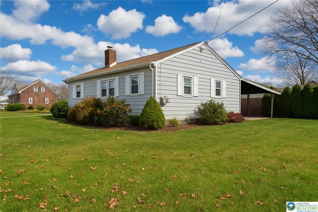 Building Photo - 1103 N Van Buren St