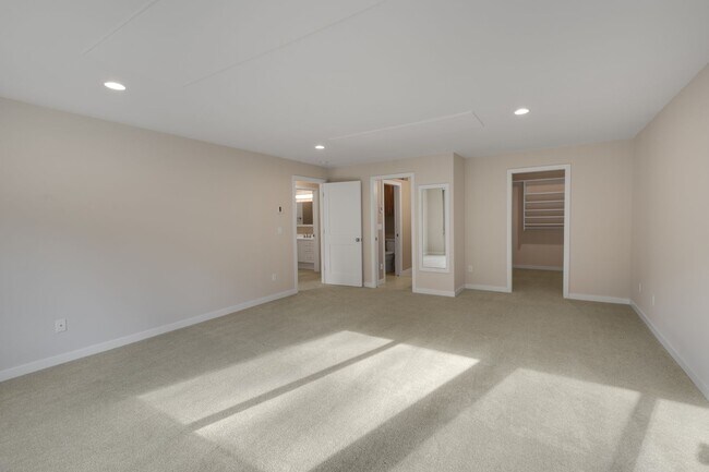Building Photo - 2bd/2ba Bellevue Condo