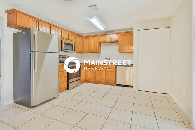 Building Photo - 7416 W Glenrosa Ave