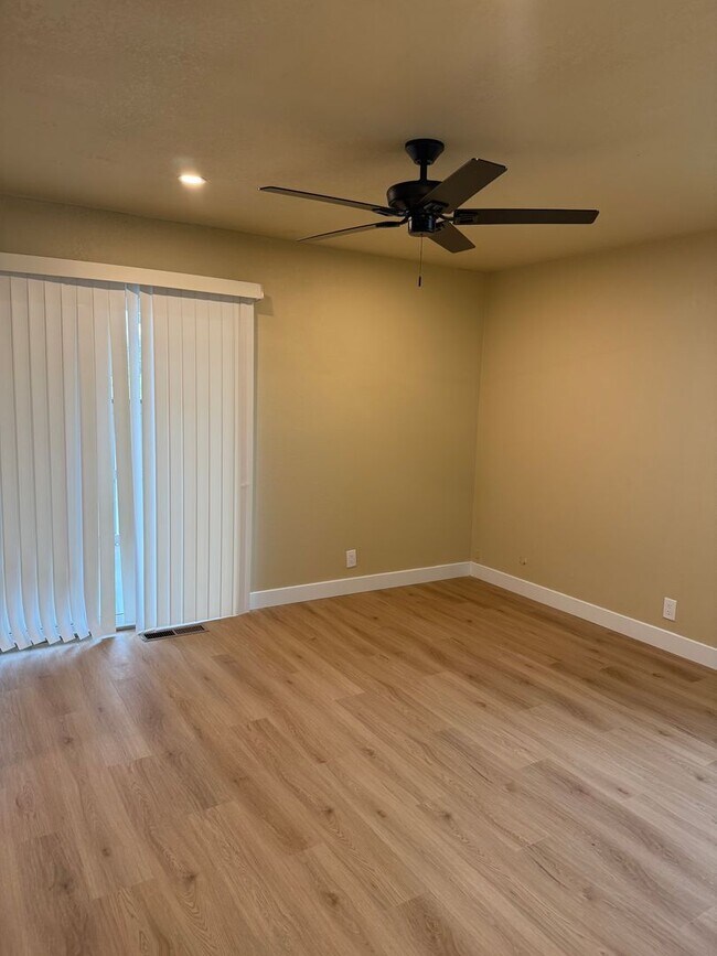Building Photo - BEAUTIFULLY REMODELED 2 BEDROOM IN CARMICHAEL