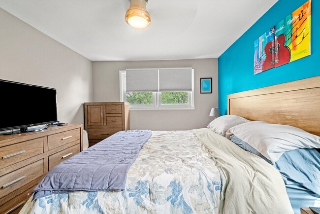 Building Photo - 8819 N Wisner St