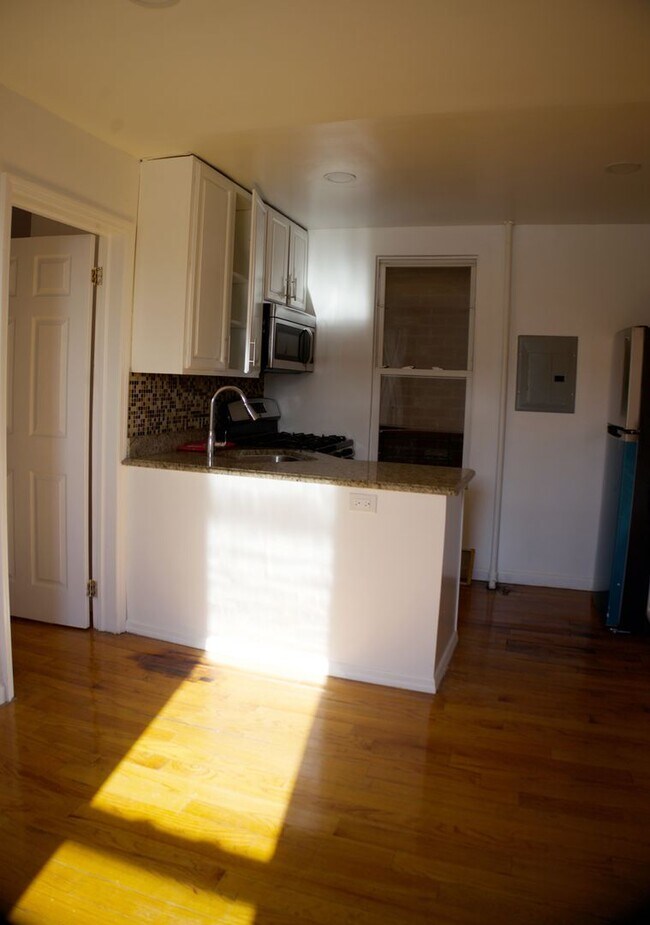 Building Photo - 3663 Bronxwood Ave